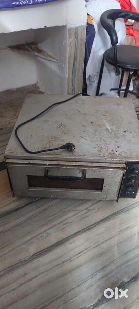 Oven and sandwich maker