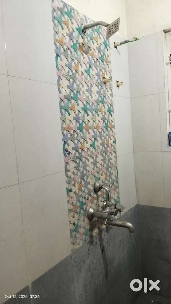 1 BHk flat available for sharing with Boy. Per head rent only 2500