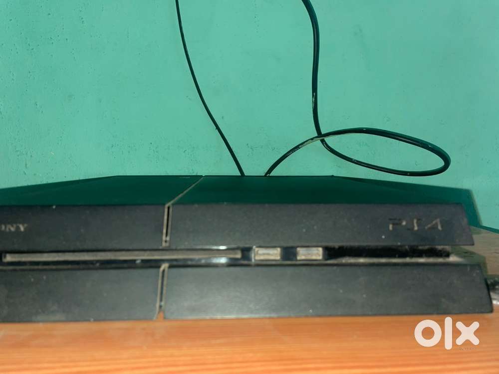 Play station4 1 tb in very good condition