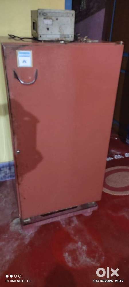 Kelvinator fridge with stablizer good good conditions