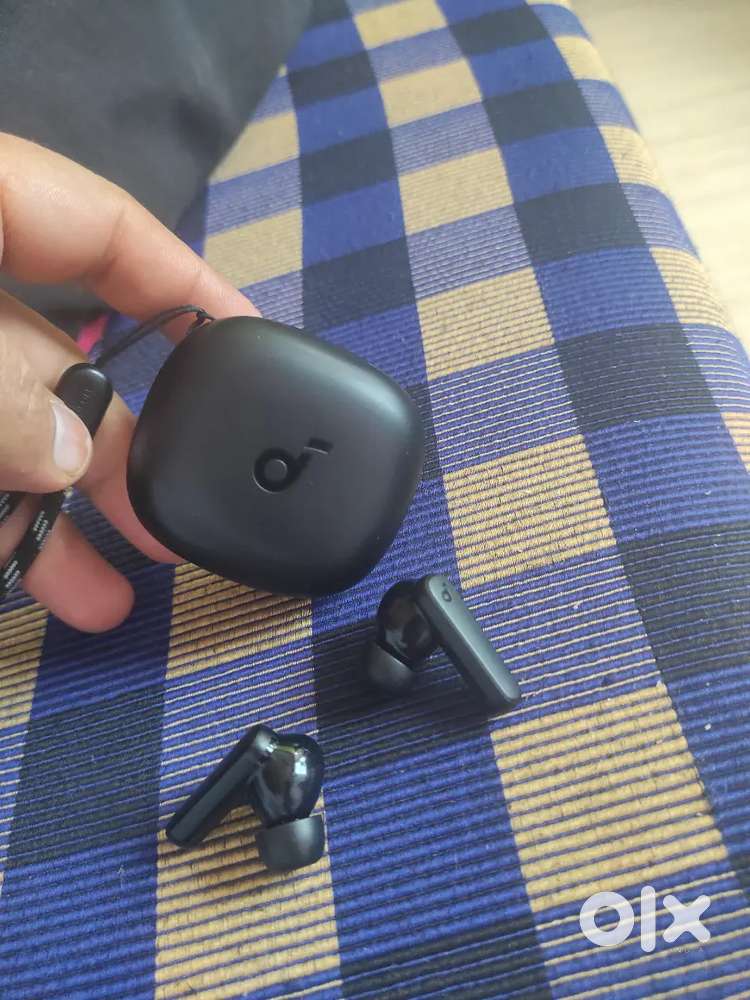 Earbuds soundcore by anker 1month old
