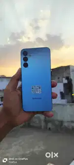 Bill box charger nhi hai isliye nhi hai phone olx se liya tha. 8/128.