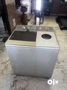LG semi auto washing machine