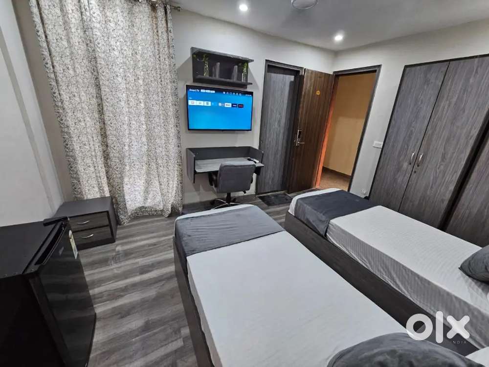 PG Near Lensekart, Magnum Global Park, CityMall, Mila Beaute, Splendor