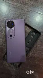 Vivo v40 12 /512   under warranty 2 month