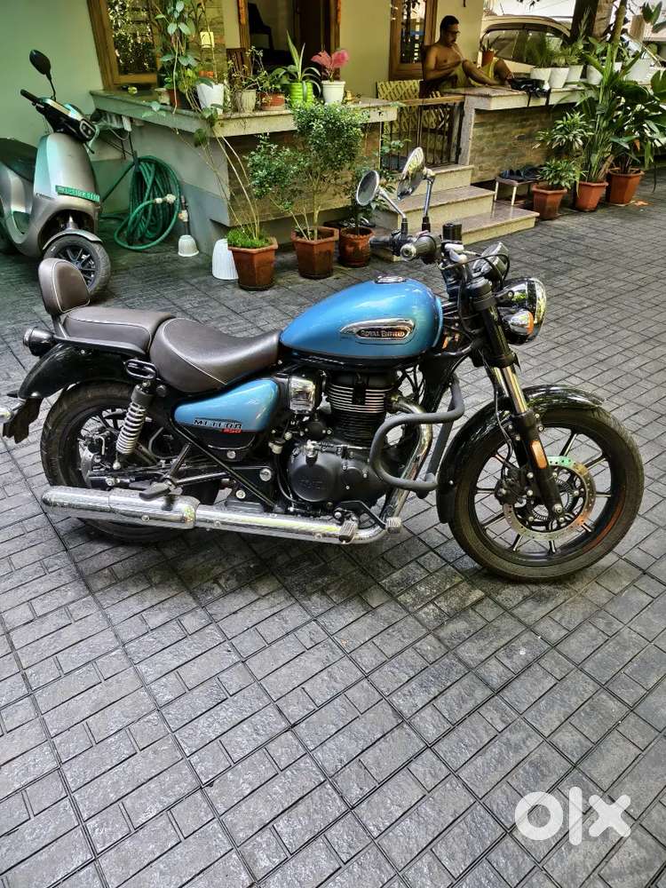 Meteor 350 supernova top model