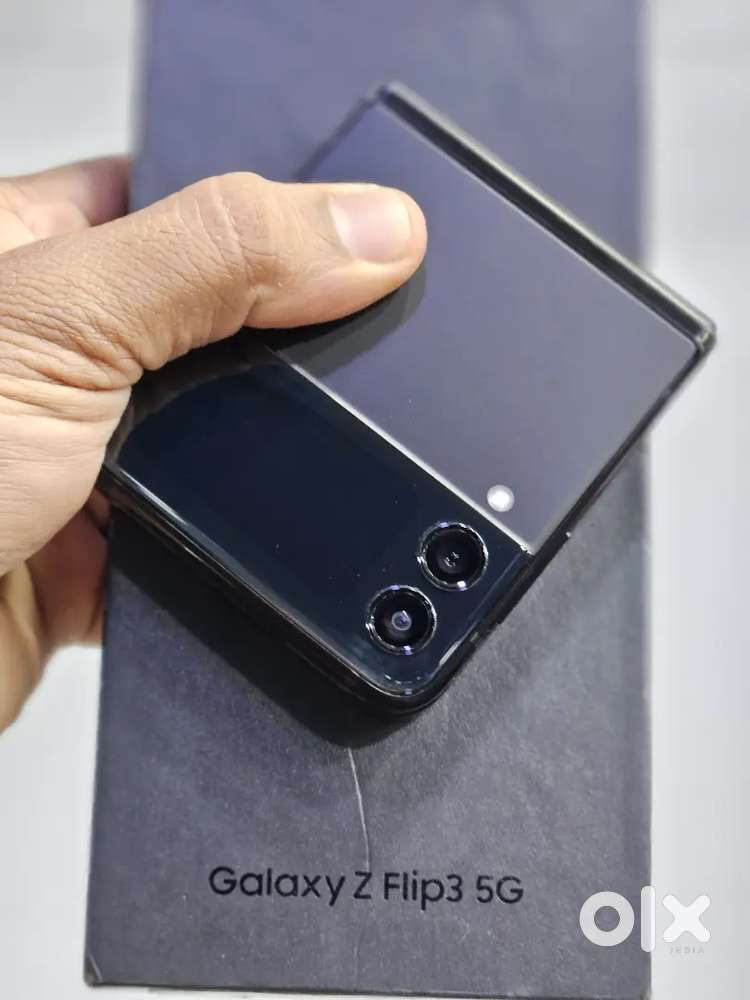 Samsung Flip3 8GB 128GB black color just 4months above used only potys