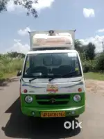 Single hand used vehicle sevice history available