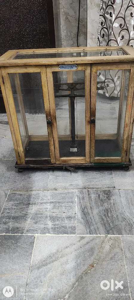 Traditional Weighing Scale with copper parts