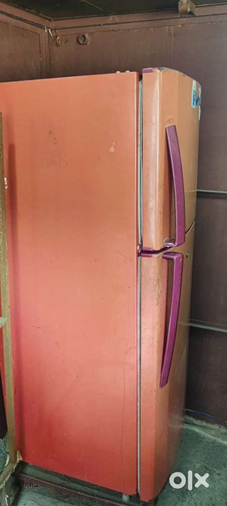 Fridge good condation urgent sale