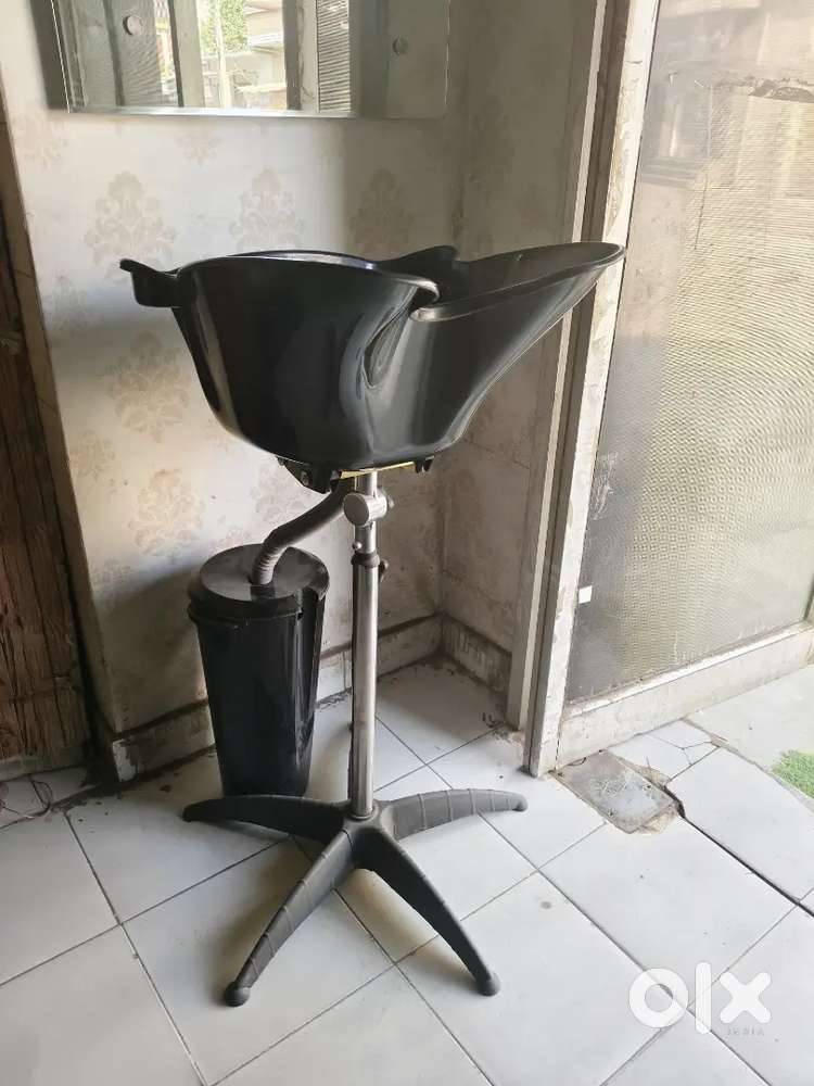 Hair wash shampoo stand