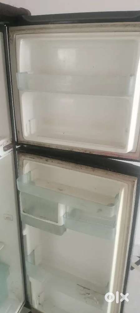 Samsung ka fridge hai