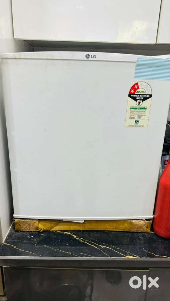 LG WHITE MINI FRIDGE 45 litres excellent