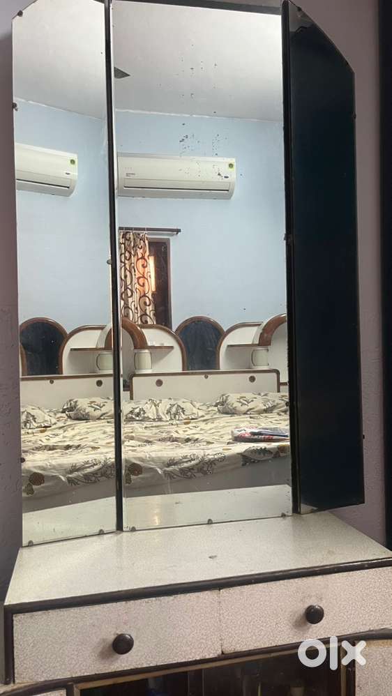 3 mirror dressing table