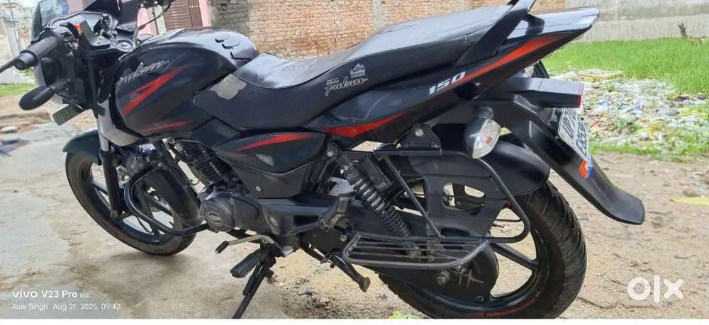 Ek hath ki use ki hui bike hai