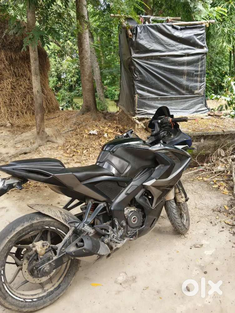 Bajaj pulser rs 200