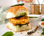 Vada pav cook