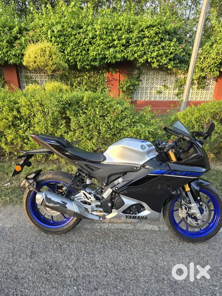 R15 M carbon only 2 months old