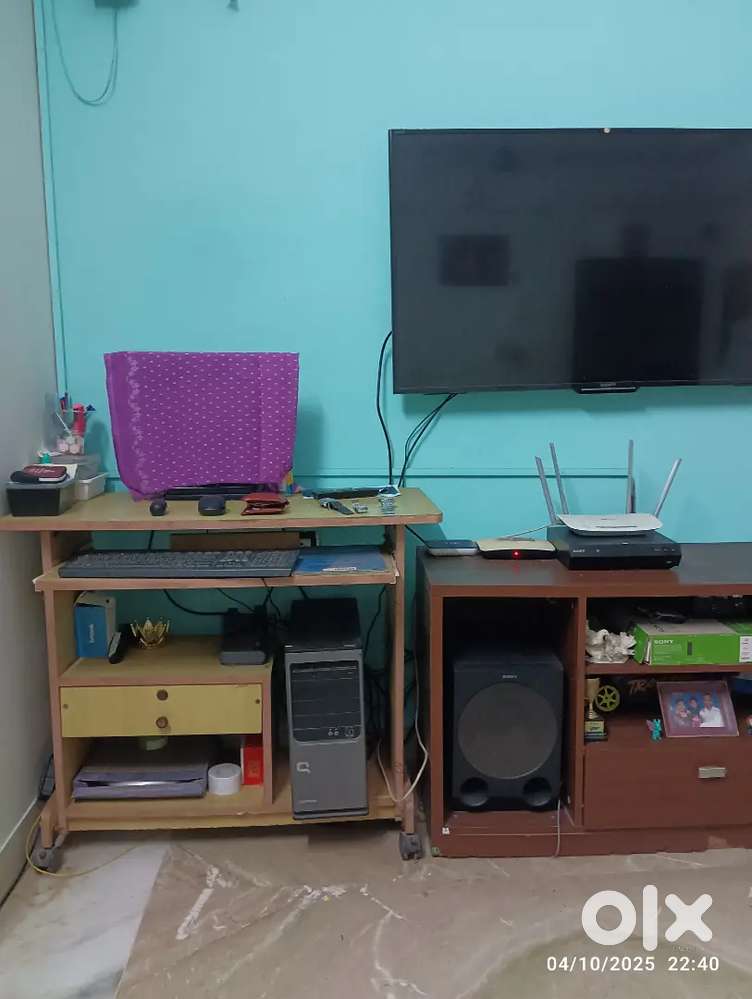 Computer table