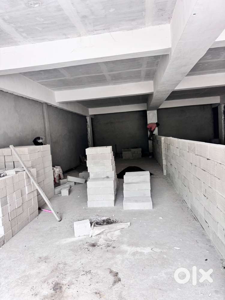 this is 850 sqft comercial hall for rent in main chakrata road