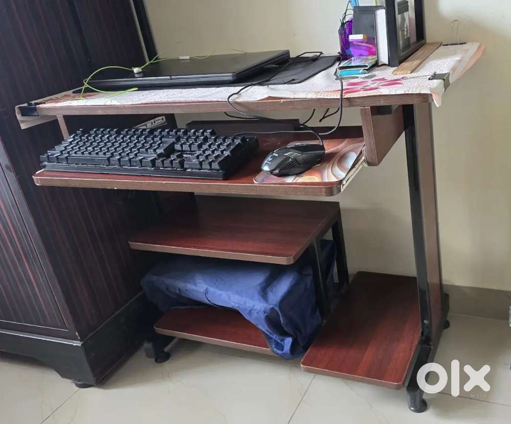 Computer table