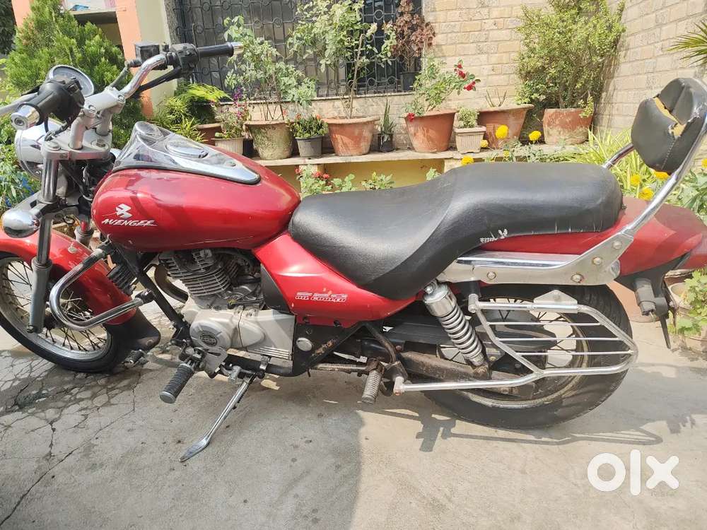Bajaj Avenger 220 Red colour
