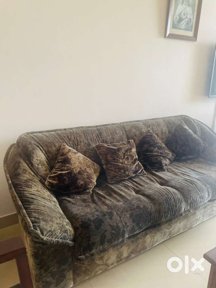 4 seater sofa with cusions set