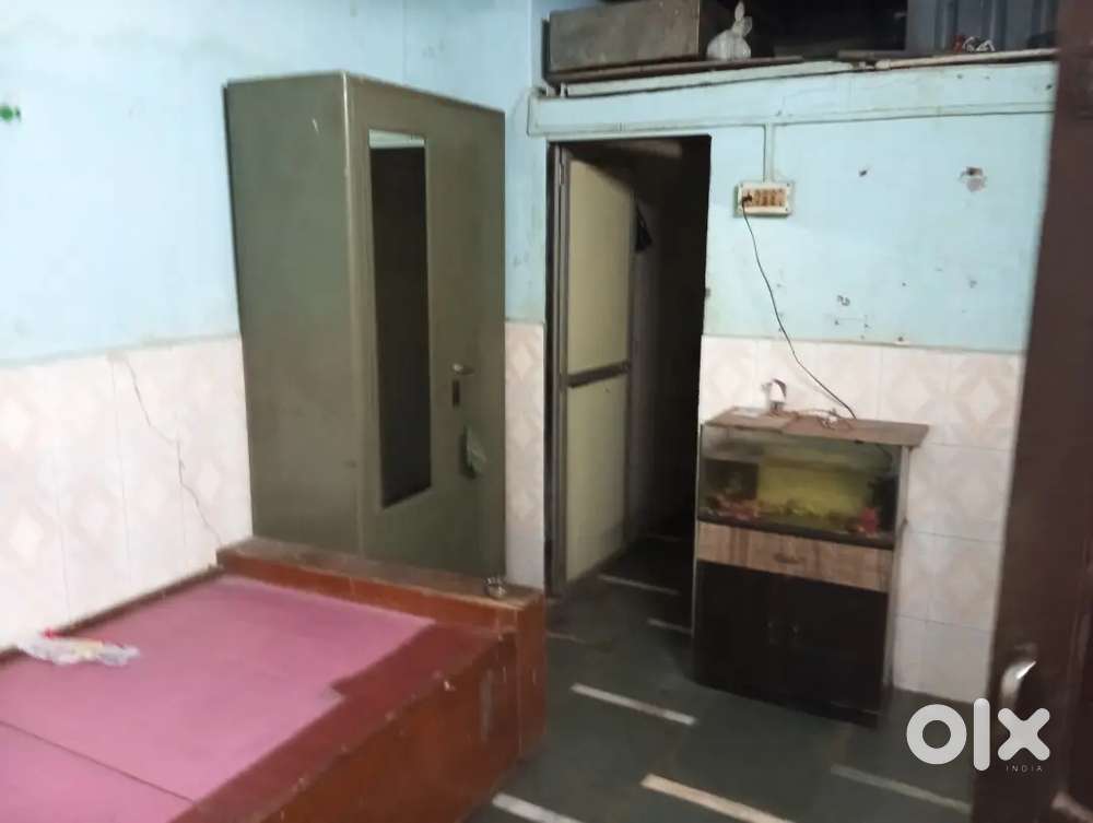 CHAWL ROOM (MATUNGA ROAD)