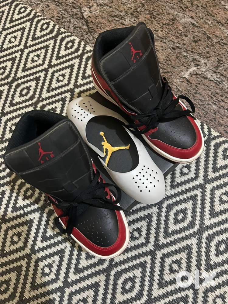 Air jordan 1 mid men’s shoe