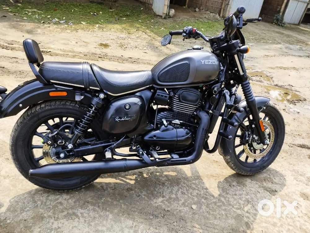 Yezdi Roadster