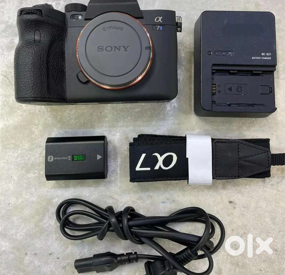 Sony alpha 7s camera ,good condition with all kit light uesd only...