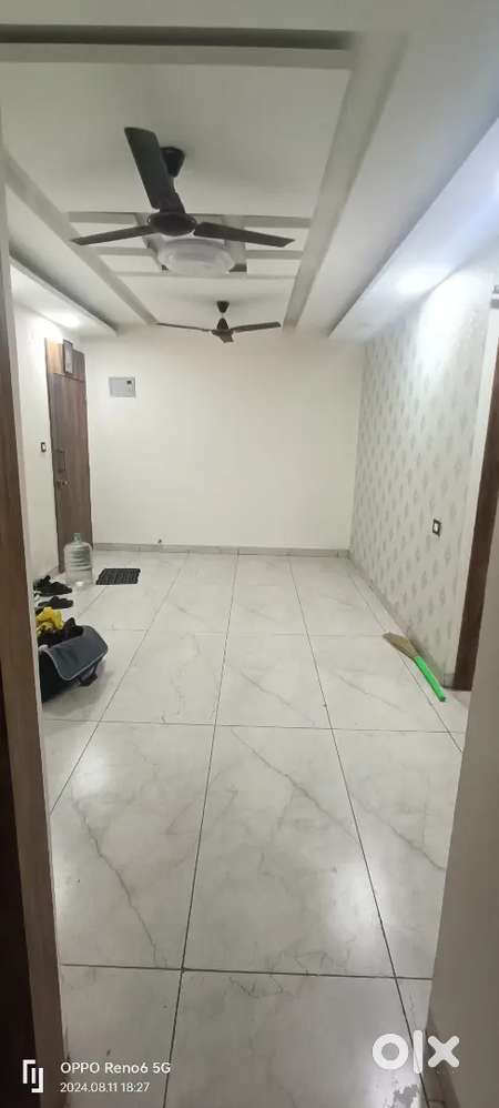 Single room in 3bhk sharing basis for working bachelor for one person