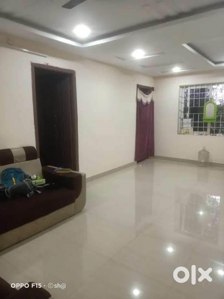 Females room sharing near carshed