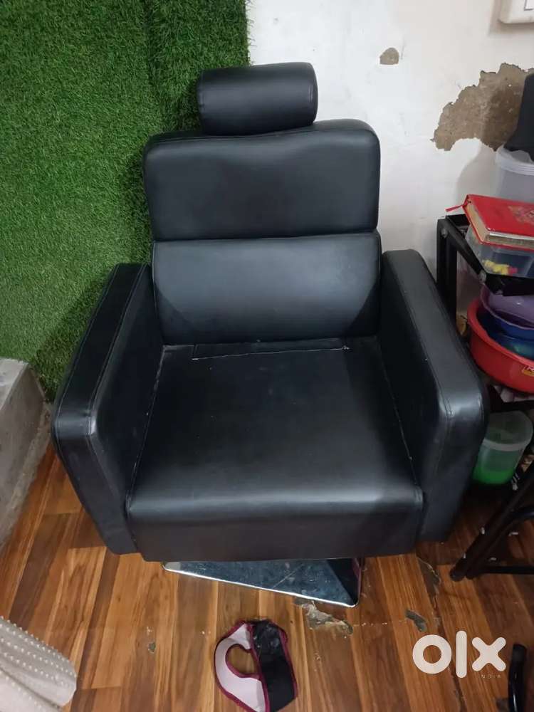 Sell my beauty parlour 3 chair