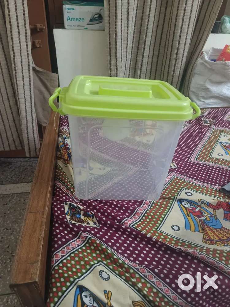 Plastic container