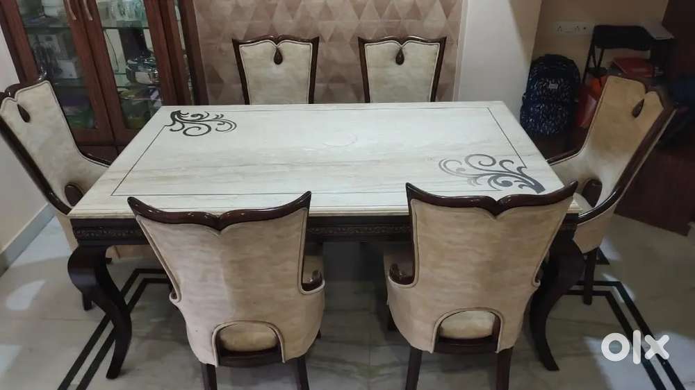 Elegant 6-Seater Italian Marble Dining Table  -(4 Years Old)