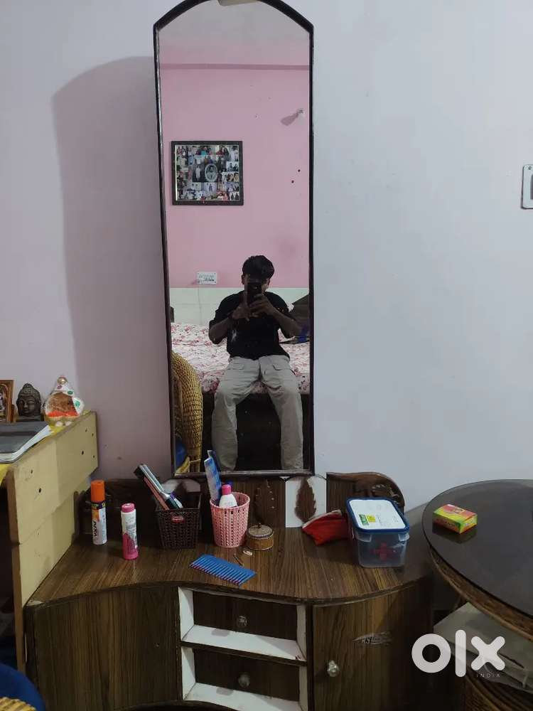Dressing table