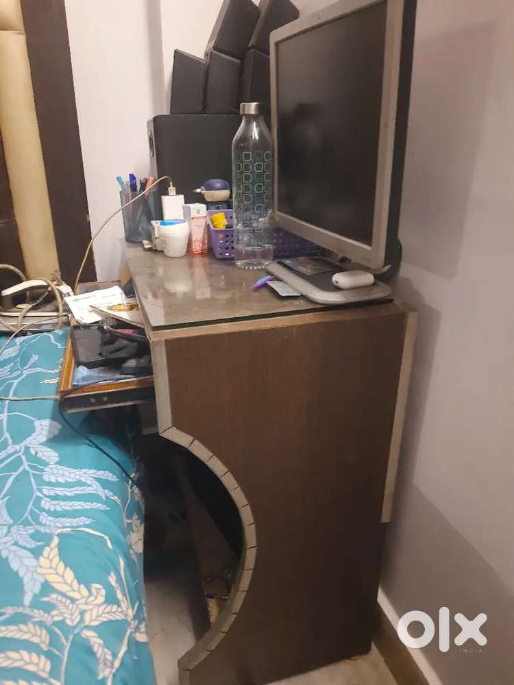 Computer table