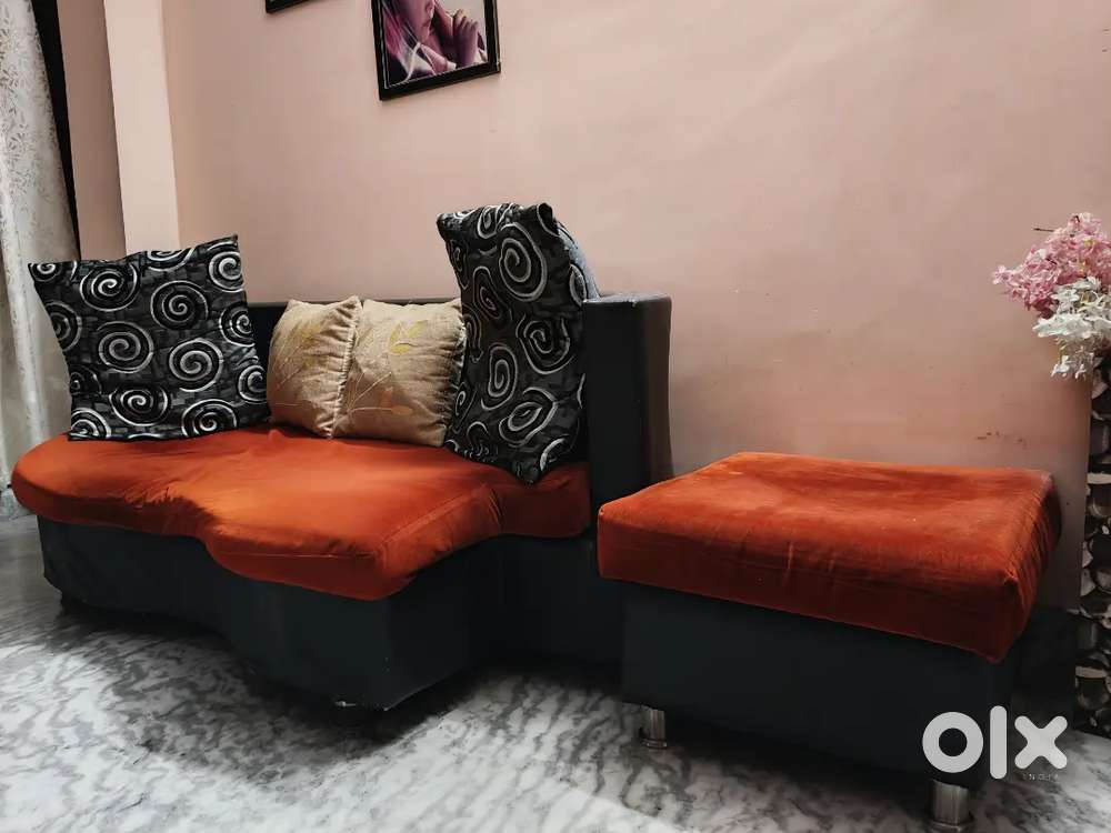 Set of 3 Stylish Red & Black Sofas for Sale