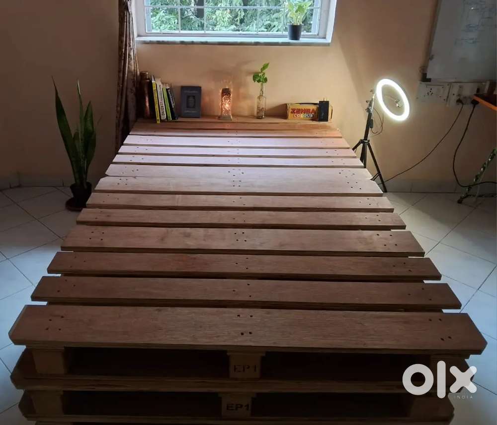 Single / Double Slatted Bed, Sofa, table, wooden pallet, PG bed. Rent.