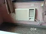 Hitachi 1 tone AC 2 years old