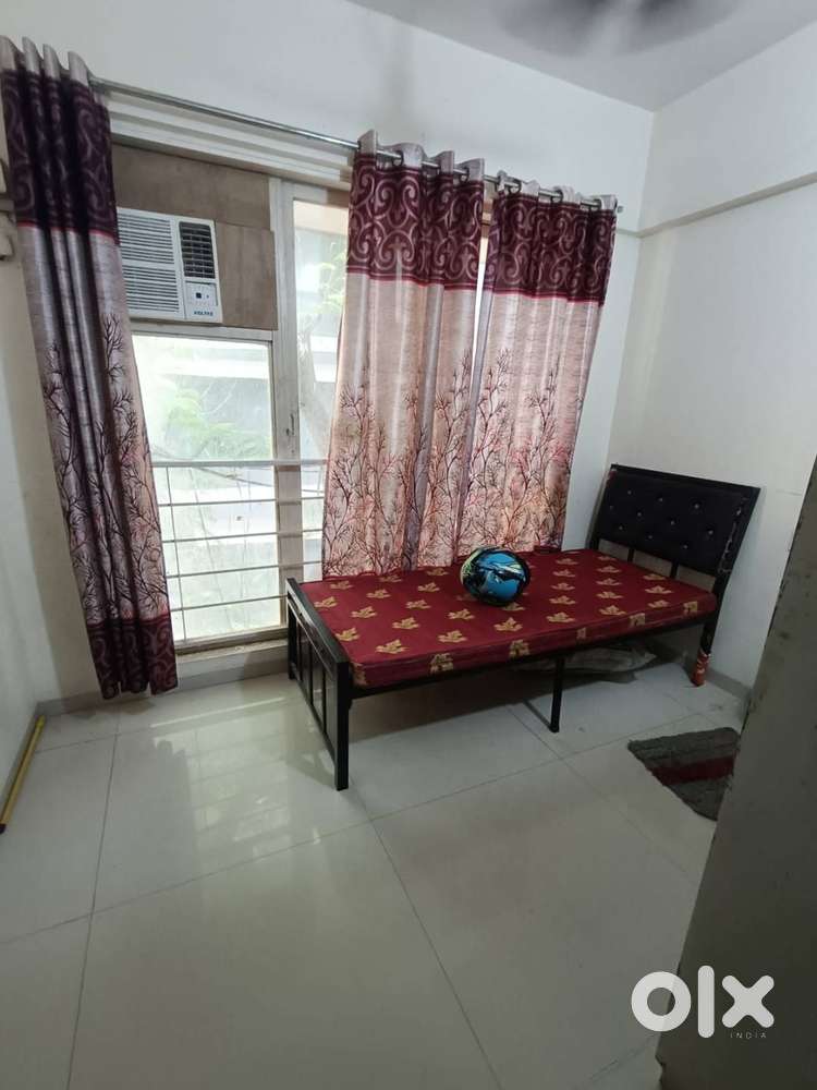 shared Flat In Kalina Available only for males