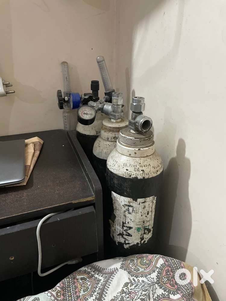 oxygen cylinder