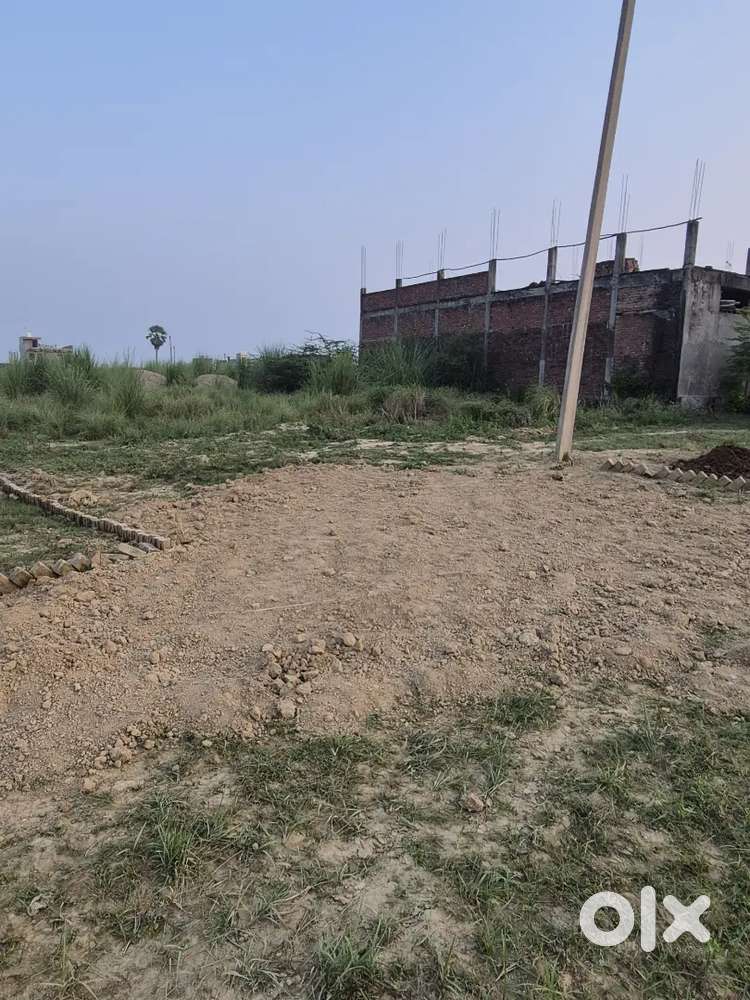 Plot Available In Jhalwa .