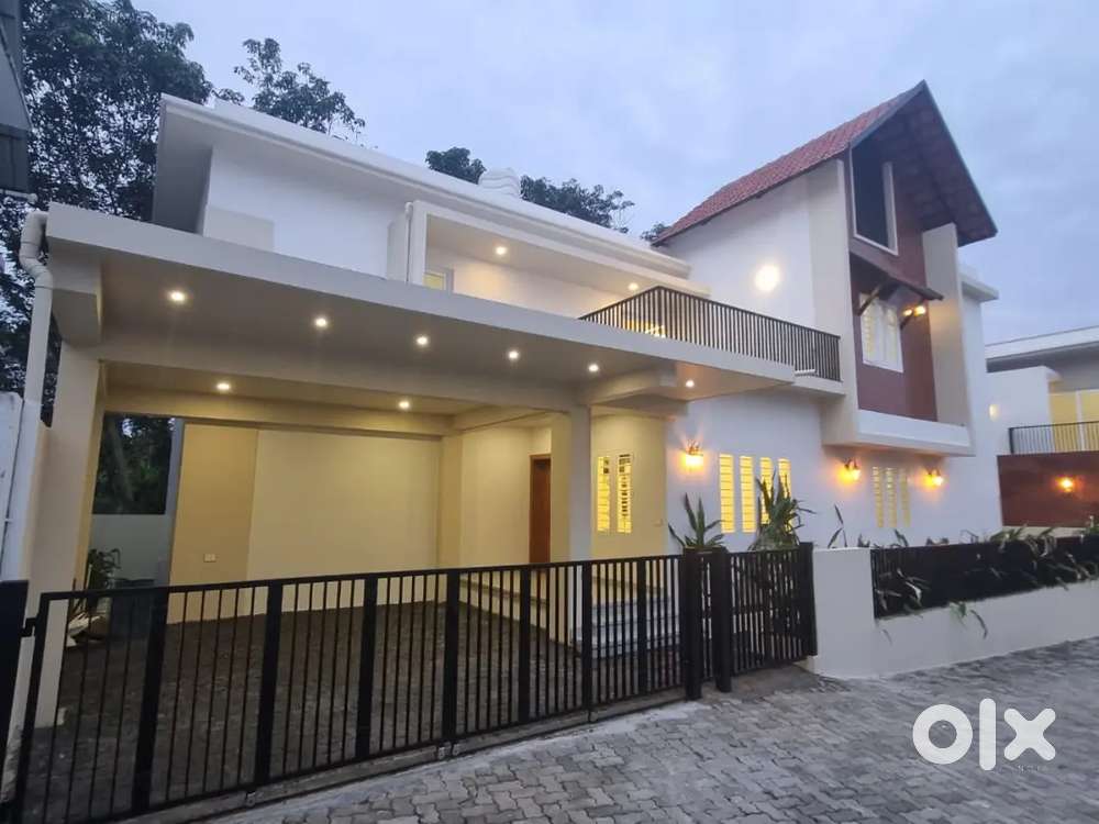 Kakkanad kizhakkambalam 5cent house for sale
