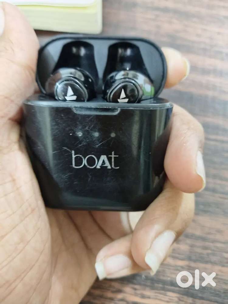 Earbuds boat