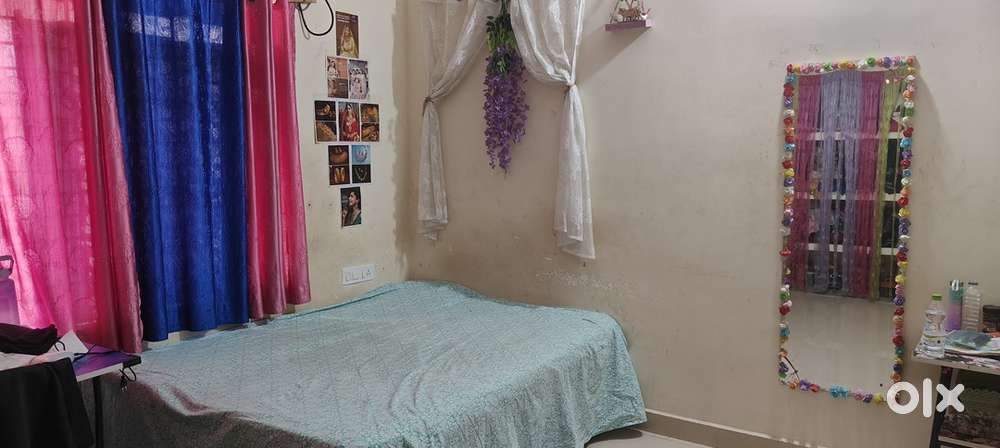 Need agirls roommate