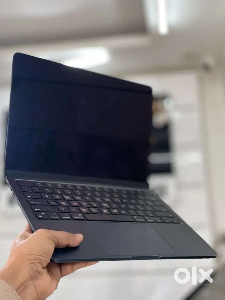 APPLE MACBOOK AIR M2 CHIP WITH 8GB RAM AND 256GB STORAGE APPLE CARE +