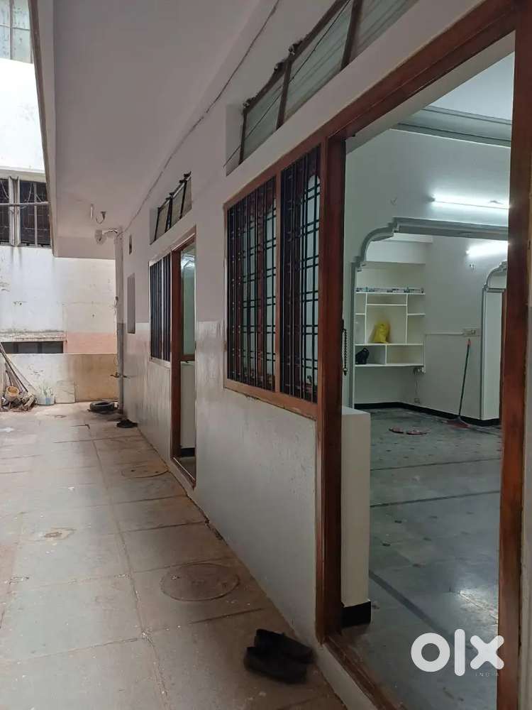 2bhk+D big flat for rent at pill no.90 attapur on ground floor