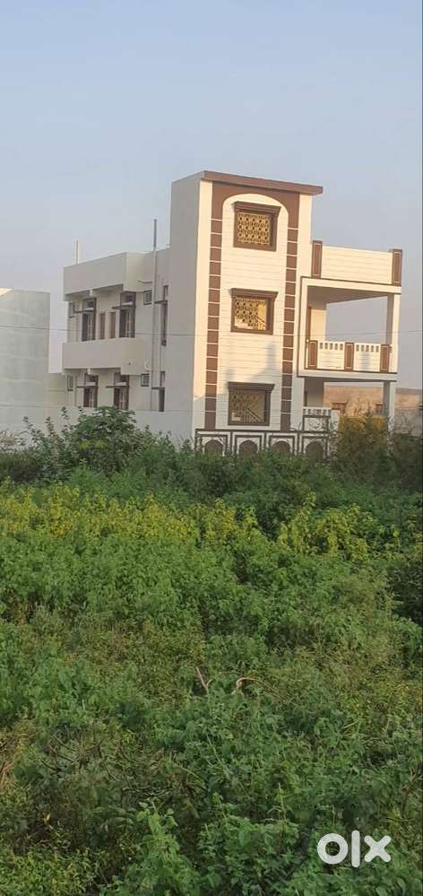 Ground and first floor house for rent